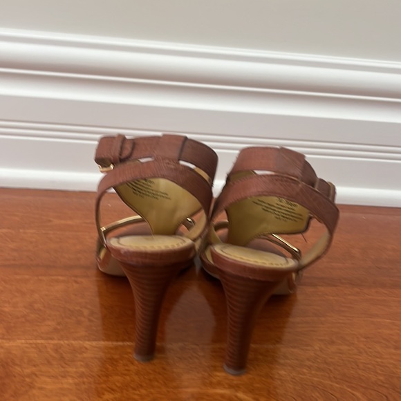 Gently used Nine West leather sandals - Picture 3 of 6